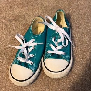 Kids sz 10 converse